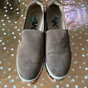 Anne Klein Women’s Suede Sneakers Sz 8